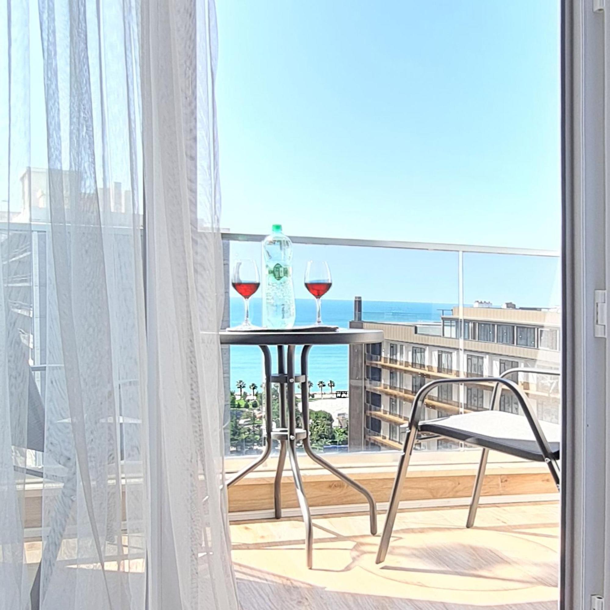 דירה Cozy Sea View Queen Bed Studio#2 Free Wi-fi Washer Balcony Bidet באטומי